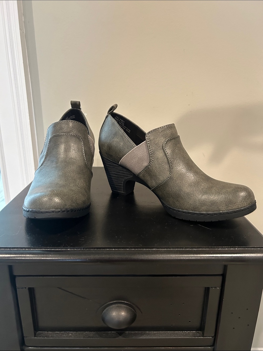 croft & barrow Women’s Gray Slip-On Low Heel Ankle Boots Size 8